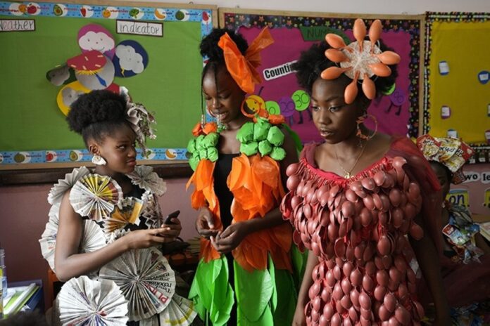 Nigerian Teenagers Create Fashion from Trash